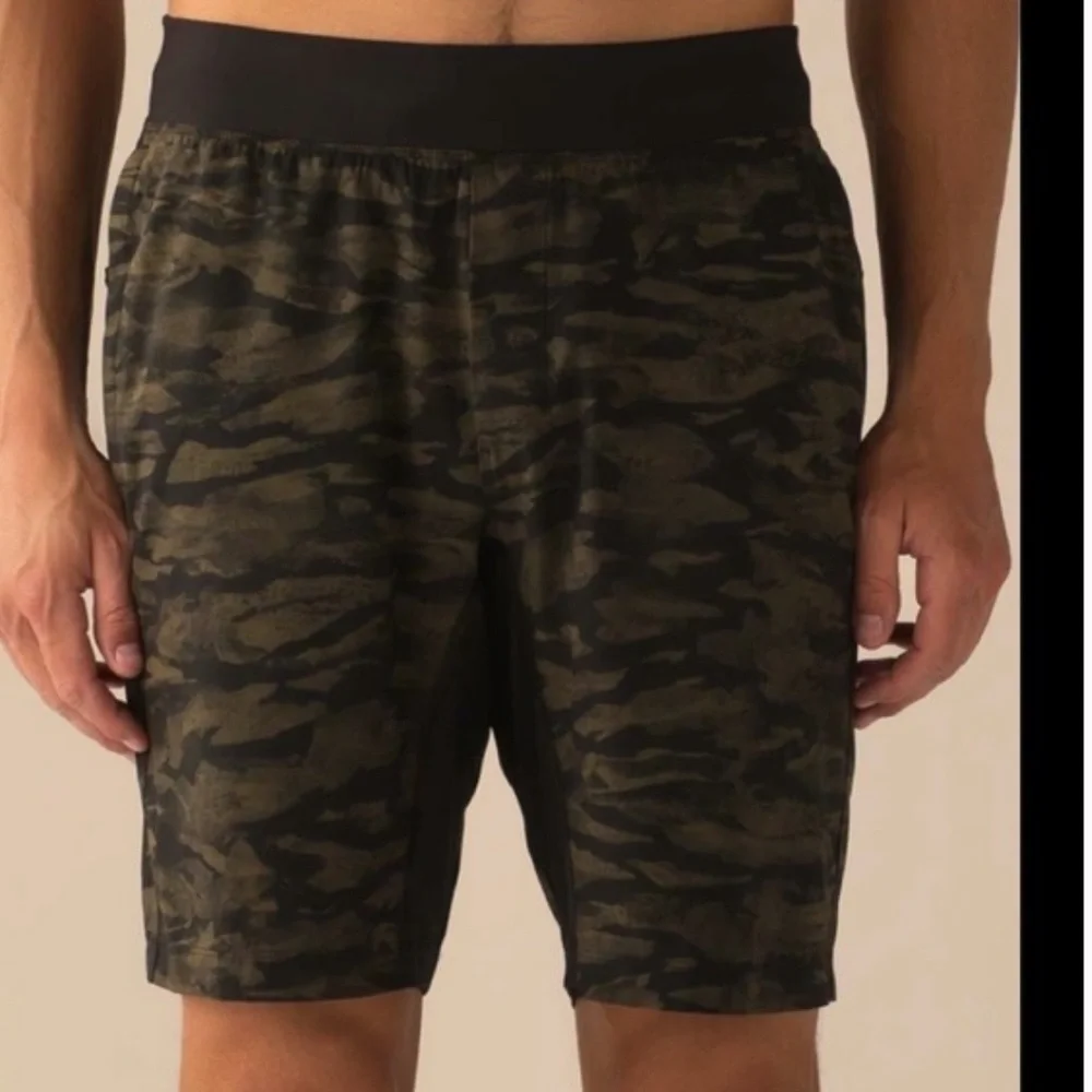 Lululemon T.H.E. Short Linerless 11" Evergreen Camo Green Multi